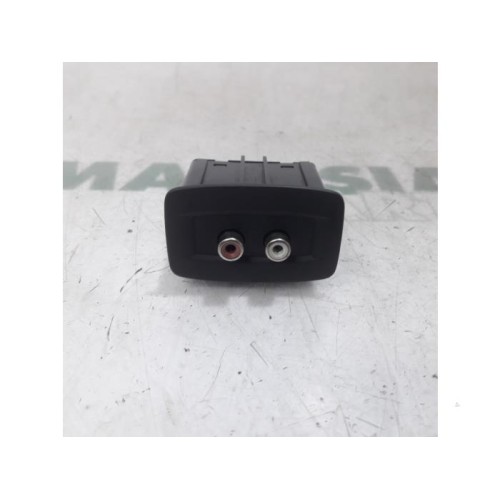 Renault - Megane Scenic - AUX / USB connection