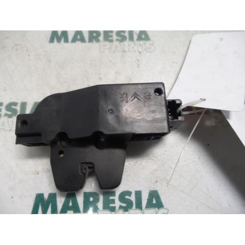 Peugeot - 607 - Tailgate lock mechanism
