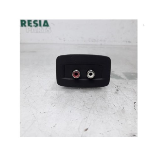 Renault - Megane Scenic - AUX / USB connection
