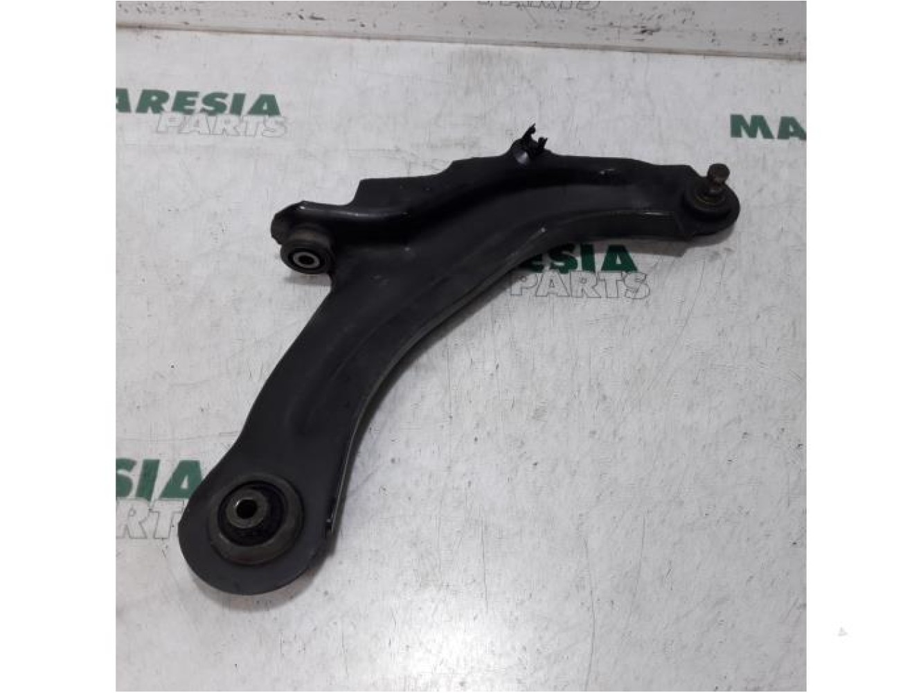 Renault - Megane Scenic - Front lower wishbone, right