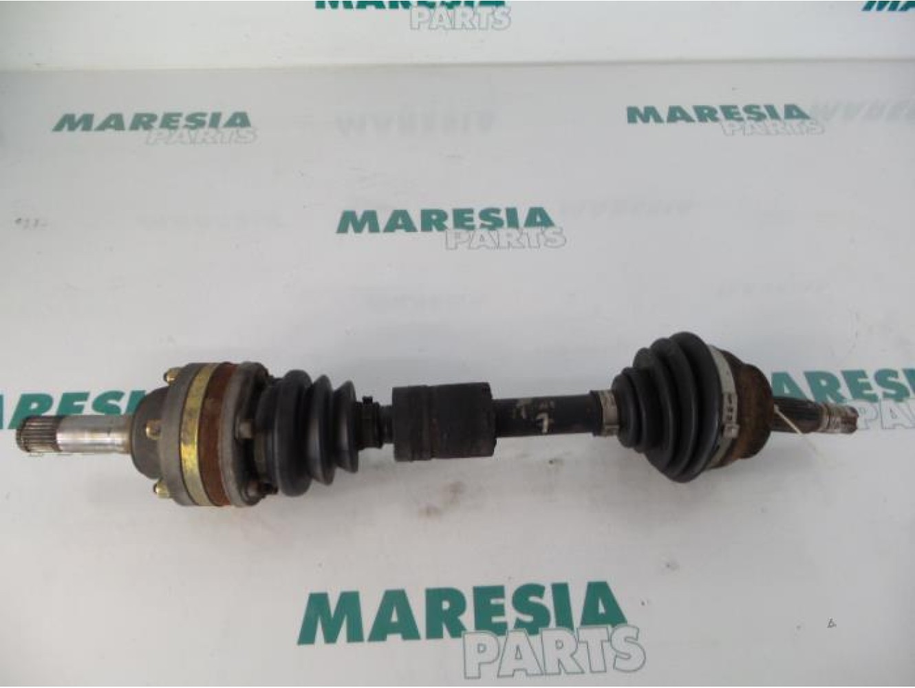 Alfa Romeo - 147 - Aandrijfas links-voor