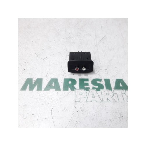 Renault - Kangoo - AUX / USB connection