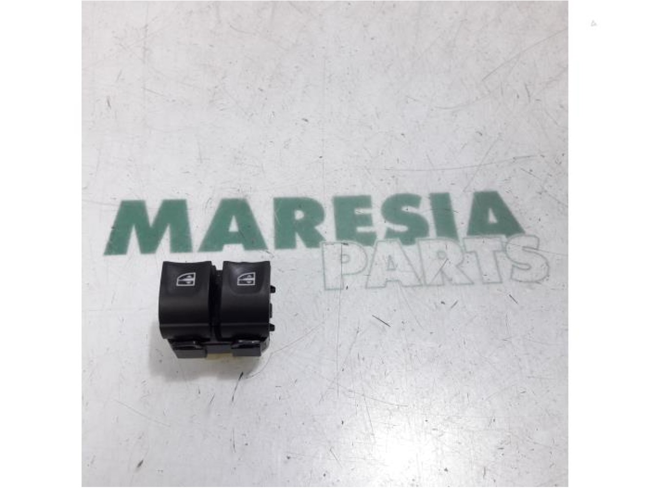 Renault - Clio - Multi-functional window switch