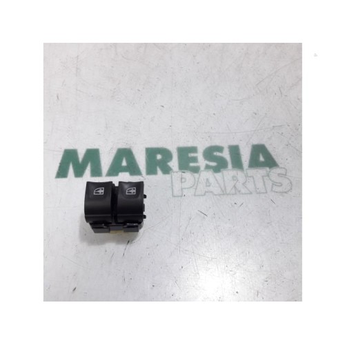 Renault - Clio - Multi-functional window switch