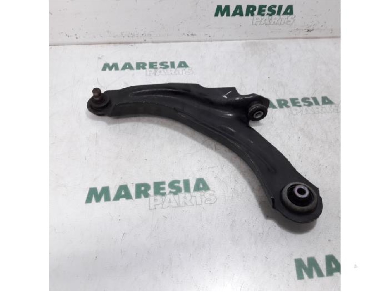 Renault - Clio - Front lower wishbone, left