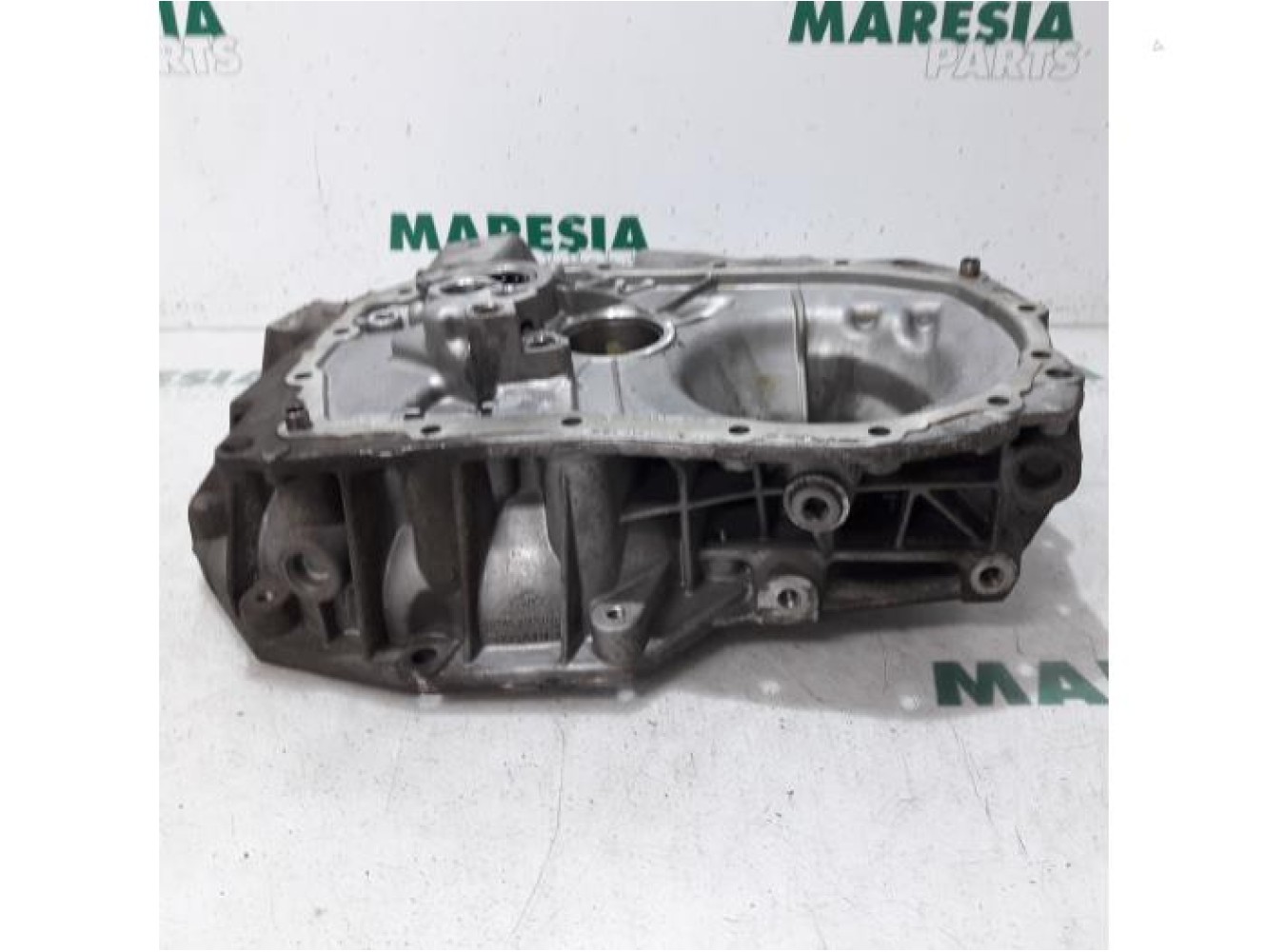 Renault - Clio - Gearbox casing