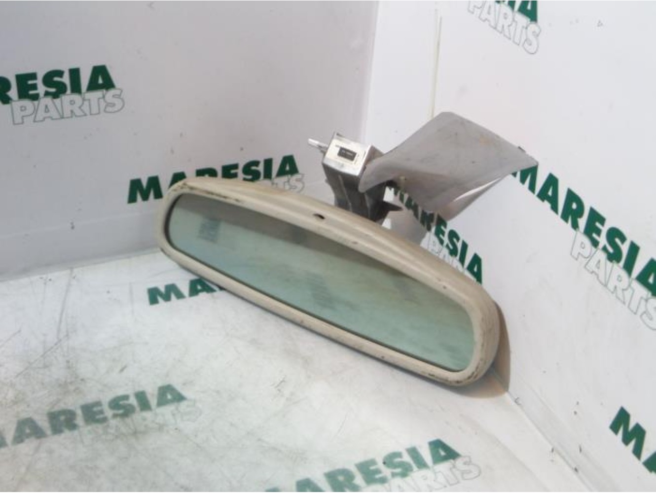 Renault - Megane - Rear view mirror