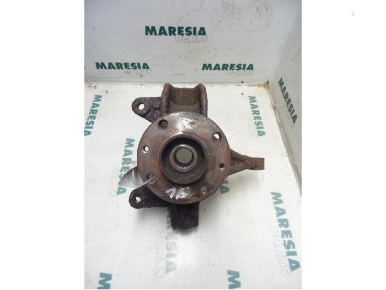 Renault - Megane - Knuckle, front left