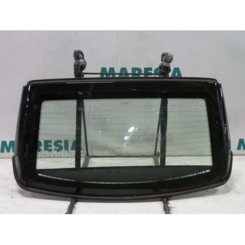 Peugeot - 206 - Rear window