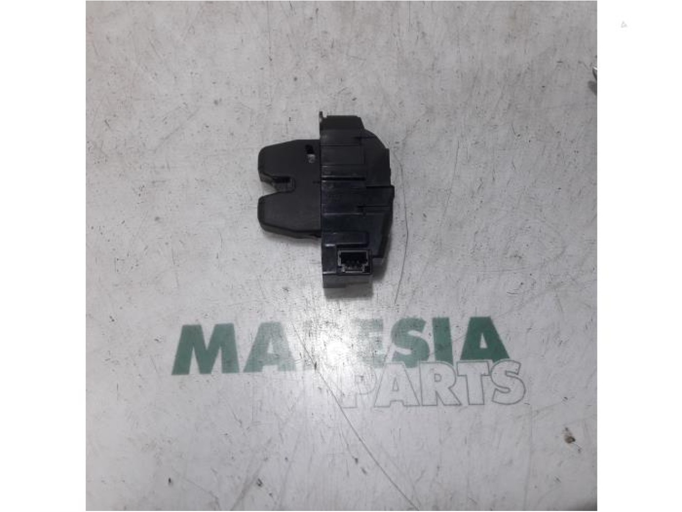 Peugeot - 308 - Tailgate lock mechanism