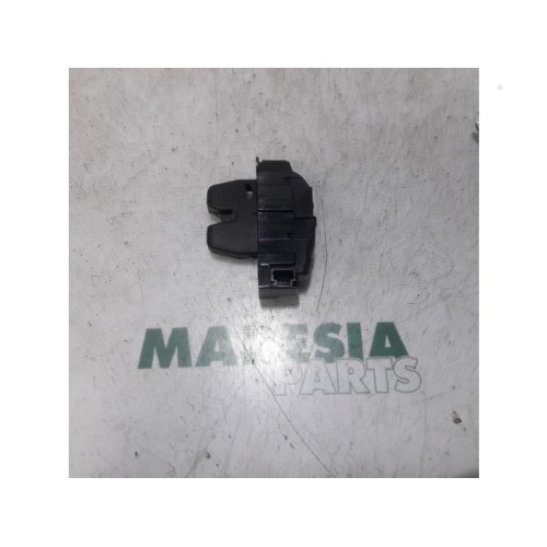 Peugeot - 308 - Tailgate lock mechanism