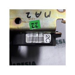 Renault - Megane Scenic - Rear seatbelt, centre