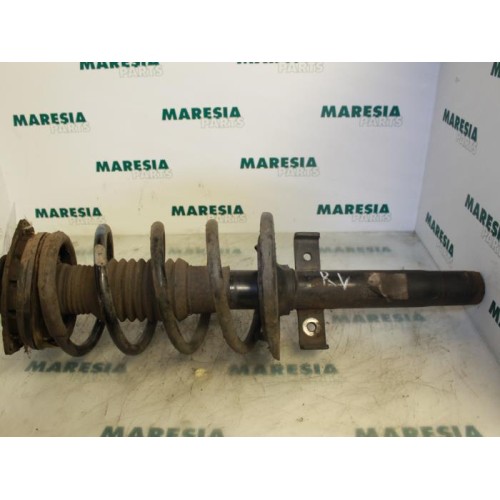 Renault - Megane Scenic - Front shock absorber rod, right