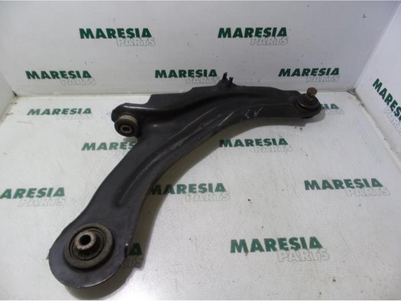Renault - Megane Scenic - Front lower wishbone, right