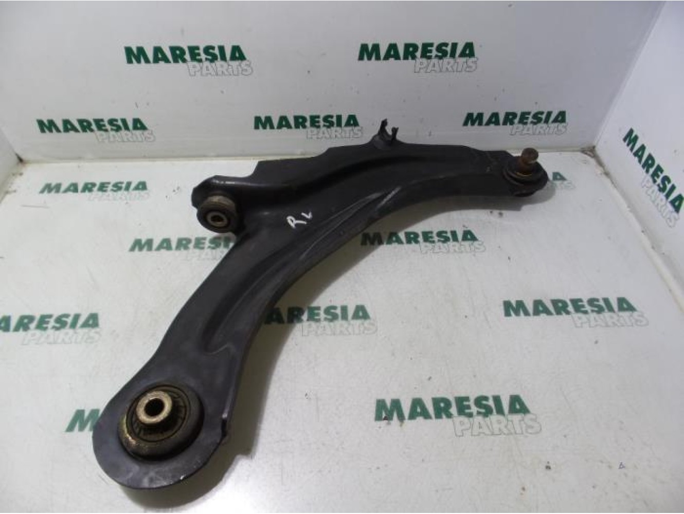 Renault - Megane Scenic - Front lower wishbone, right