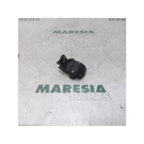 Renault - Koleos - Steering wheel mounted radio control