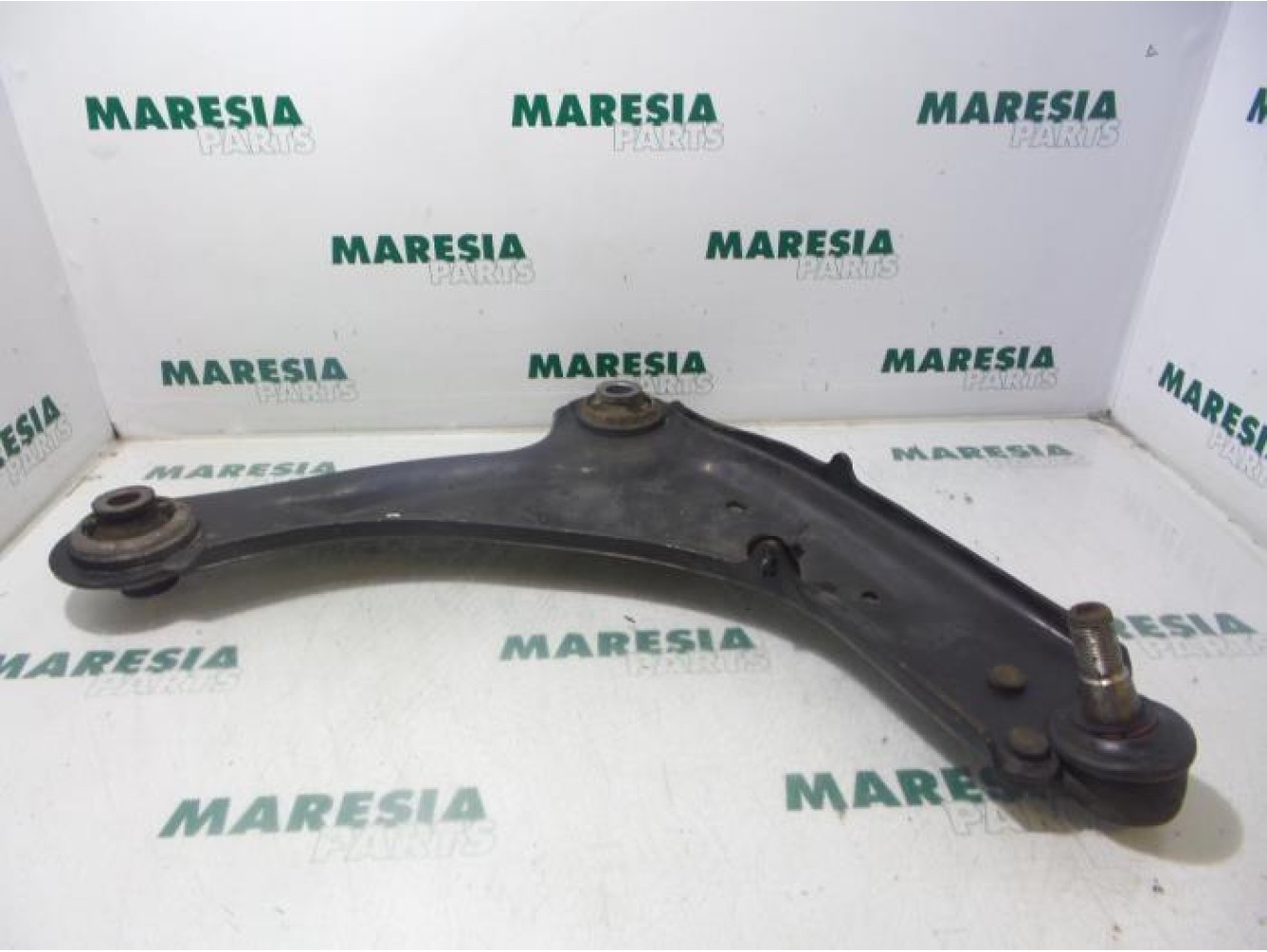 Renault - Laguna - Front lower wishbone, right