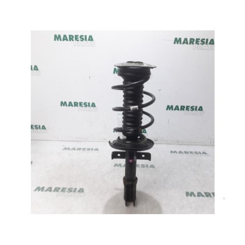 Renault - Clio - Front shock absorber rod, right