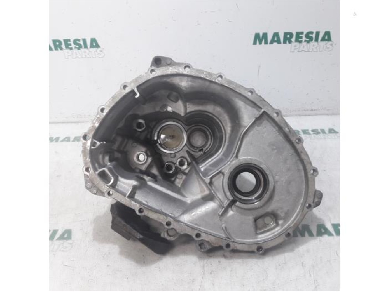 Renault - Megane Scenic - Gearbox casing