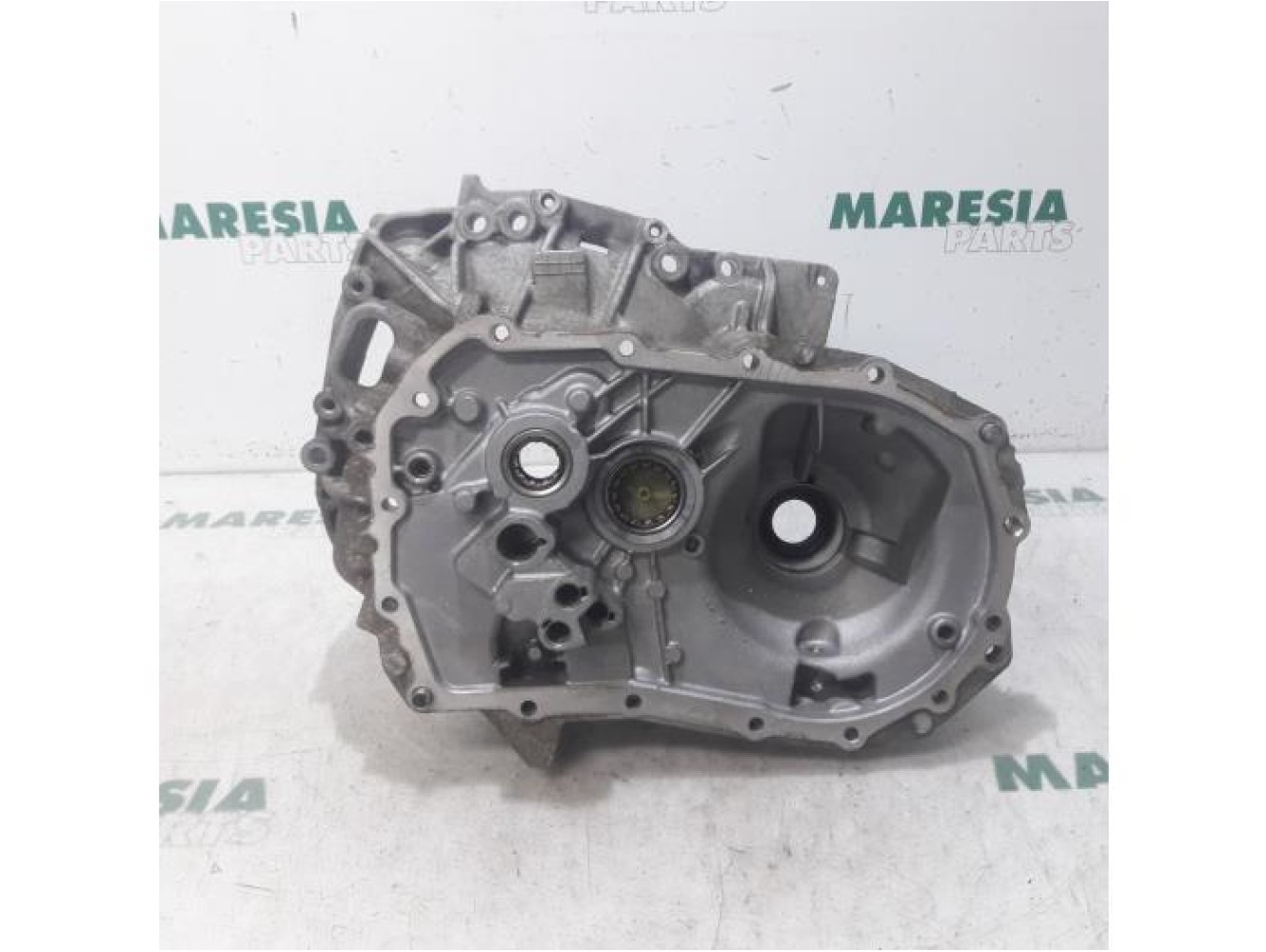 Renault - Clio - Gearbox casing