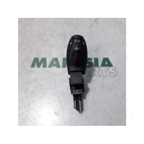 Citroen - C6 - Steering wheel mounted radio control