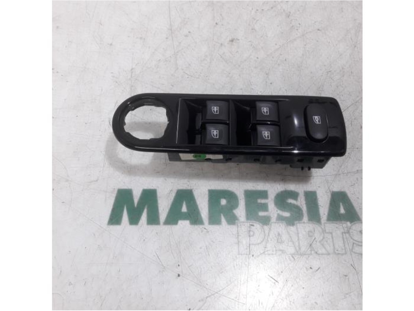 Renault - Clio - Multi-functional window switch