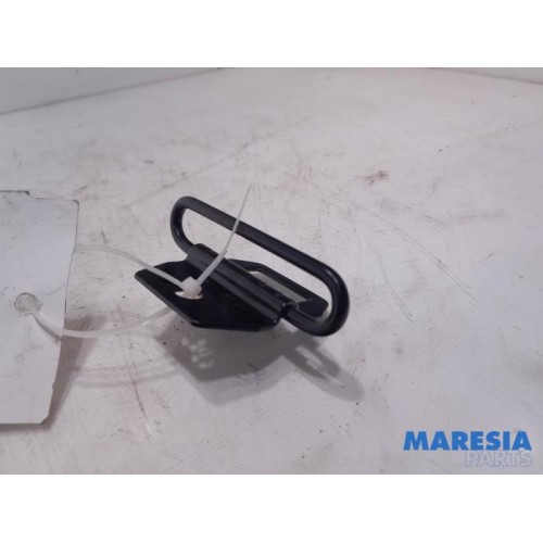 Renault - Clio - Front seatbelt, left