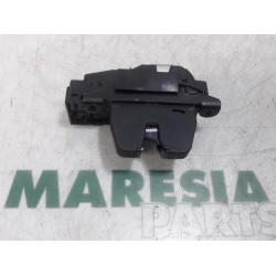 Peugeot - 207 - Tailgate lock mechanism