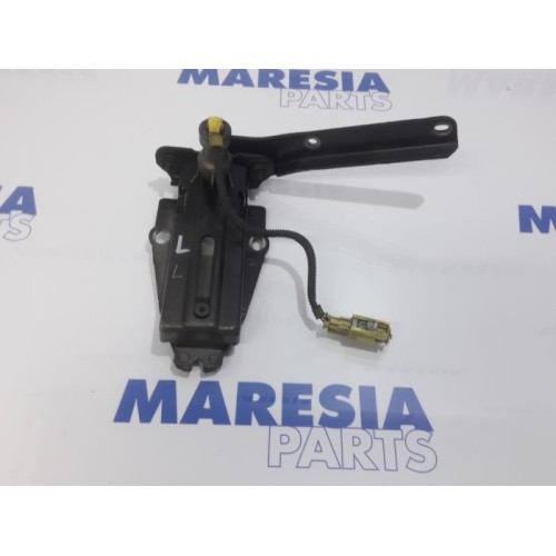 Citroen - C6 - Bonnet Hinge