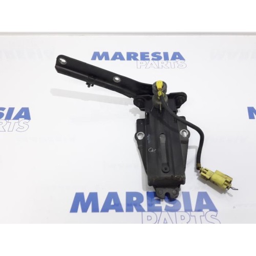Citroen - C6 - Bonnet Hinge