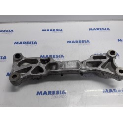 Peugeot - 207 - Engine mount
