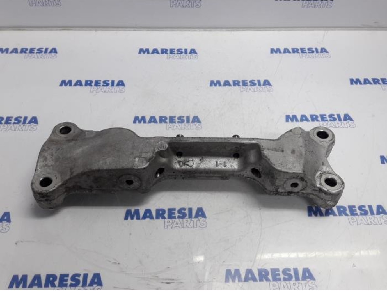 Peugeot - 207 - Engine mount