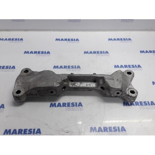 Peugeot - 207 - Engine mount