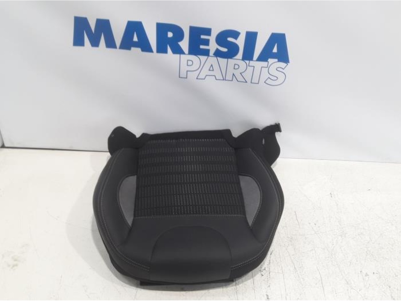 Peugeot - 2008 - Seat upholstery, right
