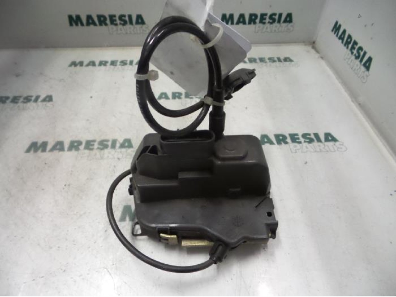 Renault - Megane - Rear door mechanism 4-door, right