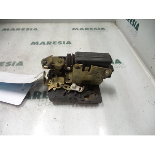 Renault - Megane - Rear door mechanism 4-door, right