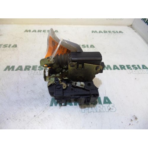 Renault - Megane Scenic - Front door lock mechanism 4-door, right