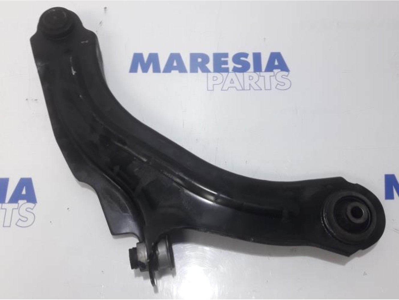 Renault - Clio - Front lower wishbone, left