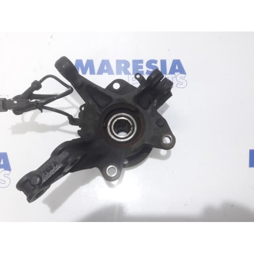 Renault - Clio - Knuckle, front right