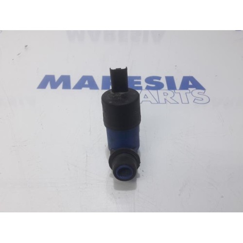 Renault - Clio - Windscreen washer pump