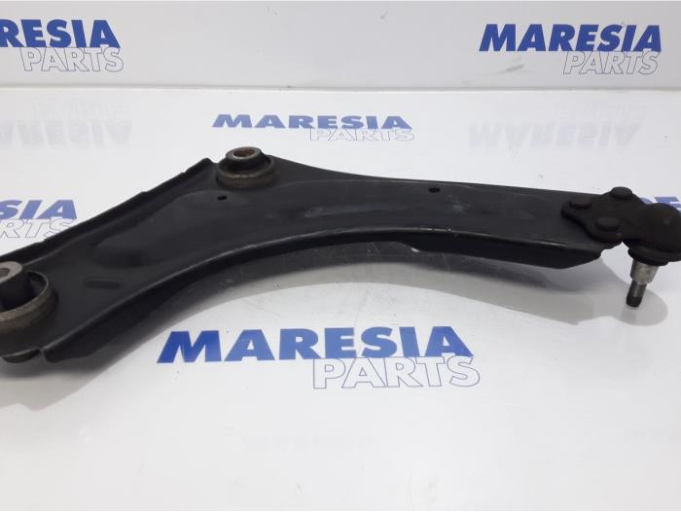 Renault - Megane - Front lower wishbone, left