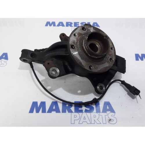 Renault - Megane - Fusee links-voor