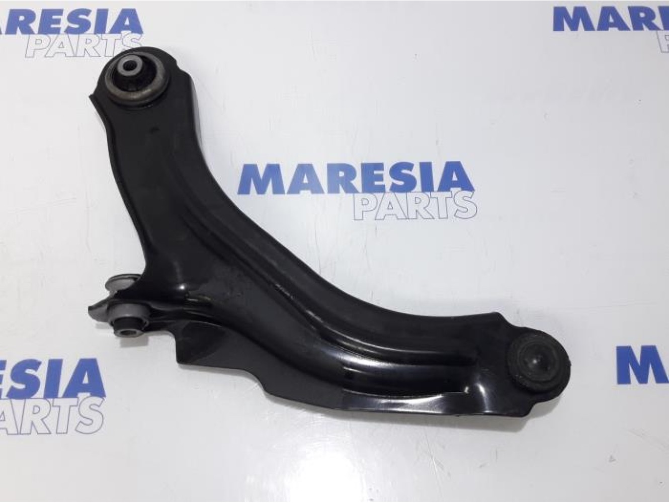 Renault - Clio - Front lower wishbone, right