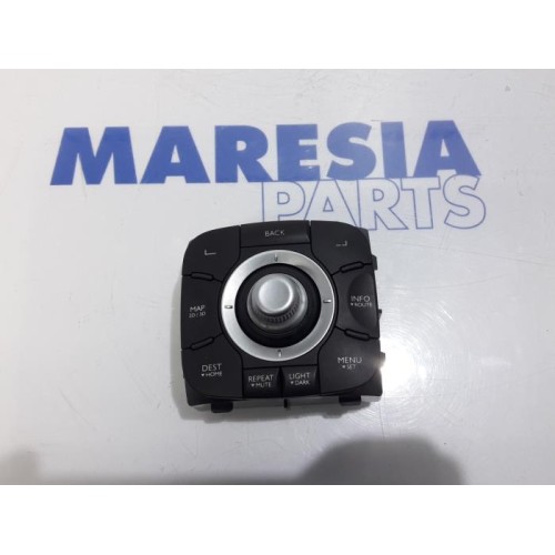 Renault - Megane - Navigation control panel