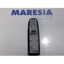 Renault - Megane - Multi-functional window switch