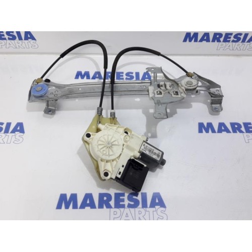 Renault - Megane - Rear door window mechanism 4-door, left