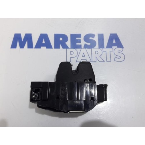 Peugeot - 308 - Tailgate lock mechanism