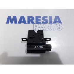 Peugeot - 308 - Tailgate lock mechanism