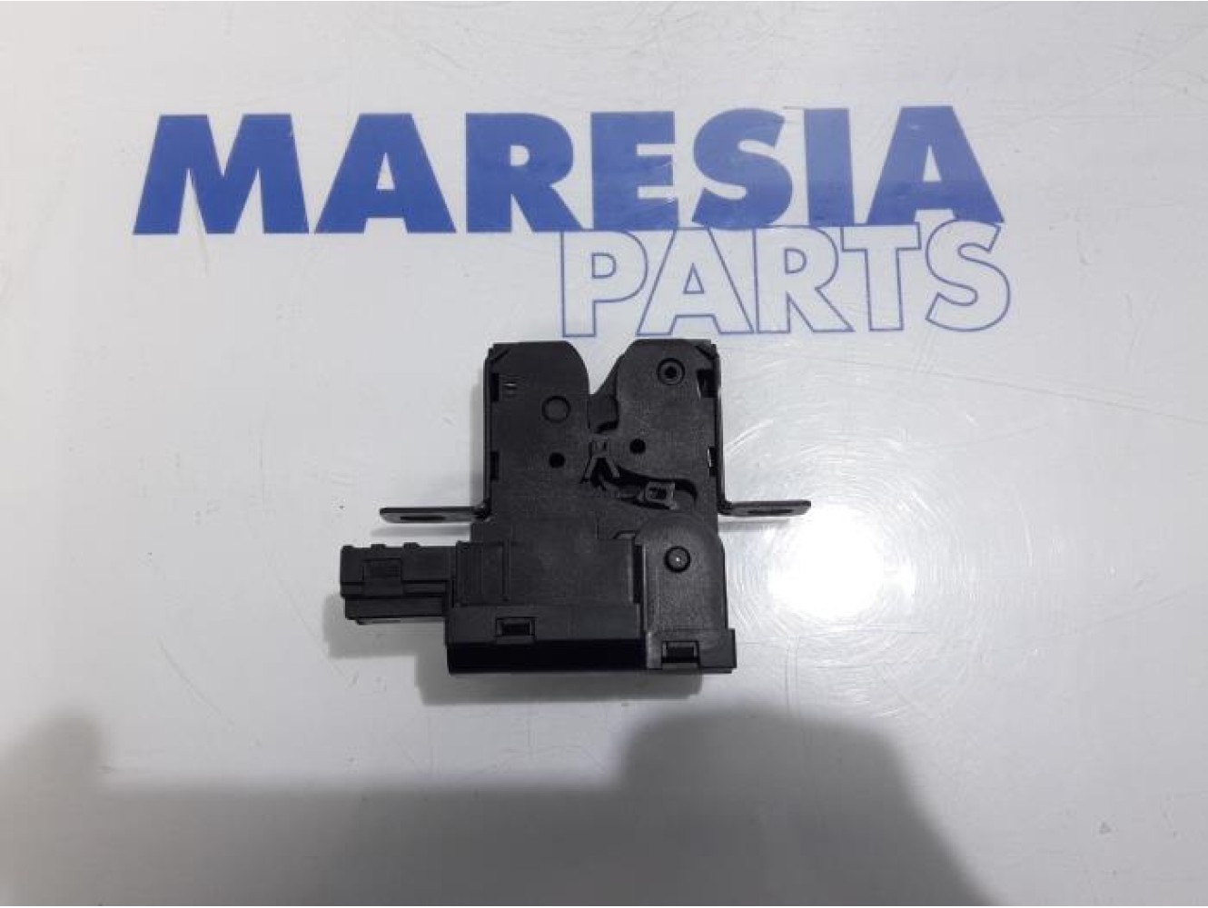 Peugeot - 308 - Tailgate lock mechanism