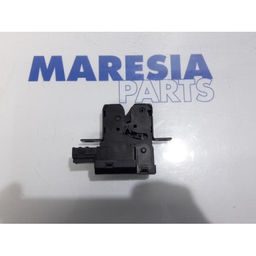 Peugeot - 308 - Tailgate lock mechanism